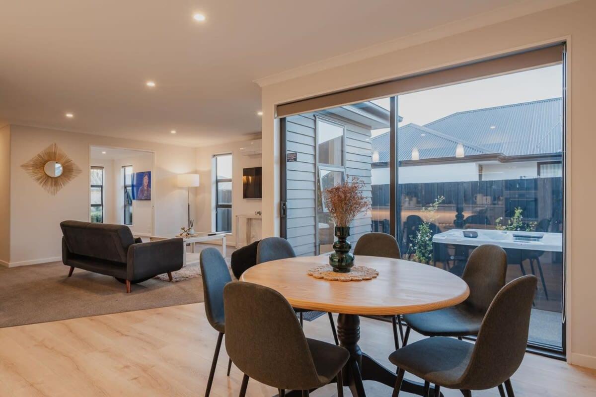 Elegant 3Br Home On Mustang Avenue クライストチャーチ エクステリア 写真