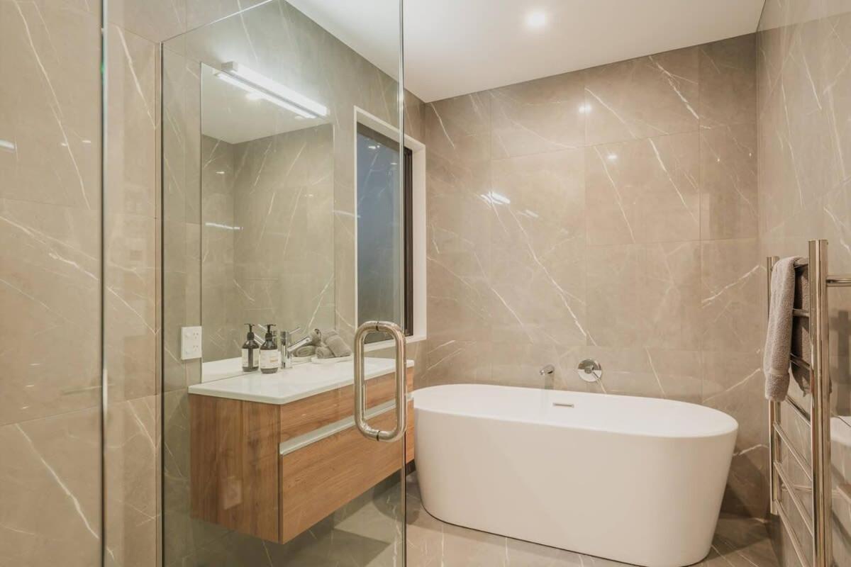 Elegant 3Br Home On Mustang Avenue クライストチャーチ エクステリア 写真