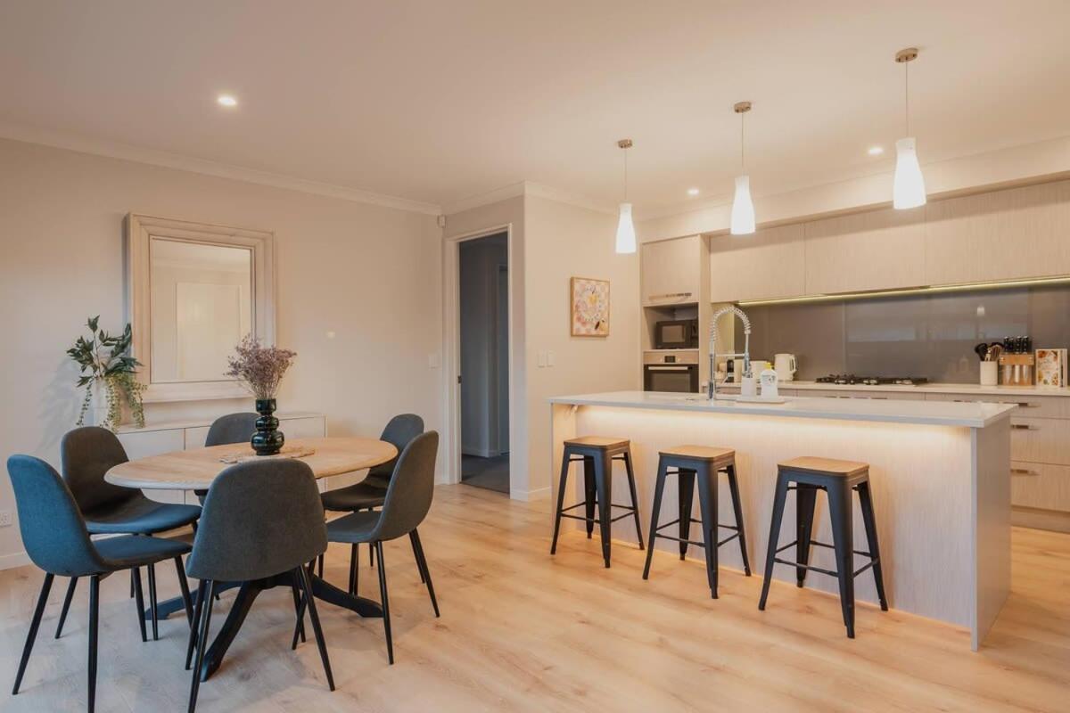 Elegant 3Br Home On Mustang Avenue クライストチャーチ エクステリア 写真