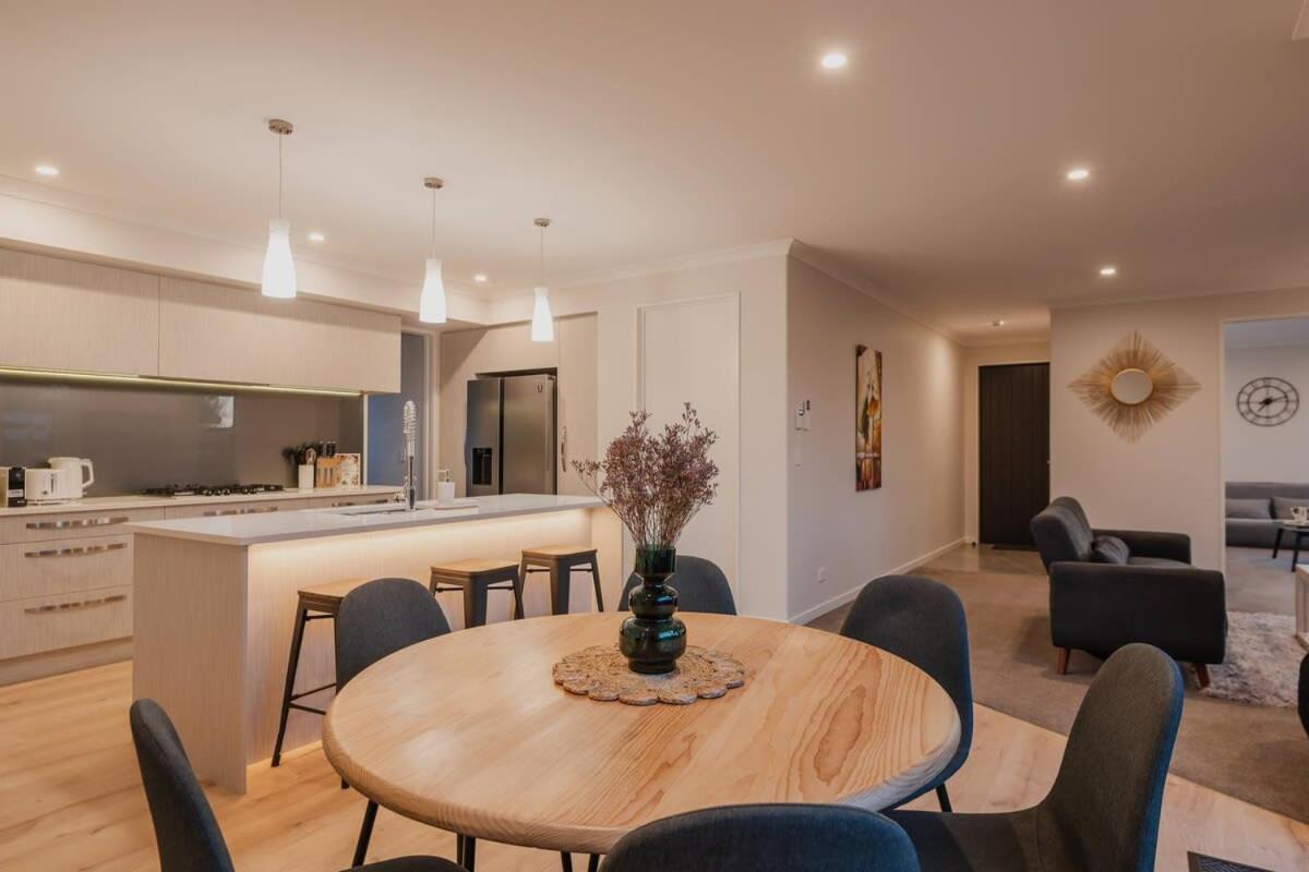 Elegant 3Br Home On Mustang Avenue クライストチャーチ エクステリア 写真