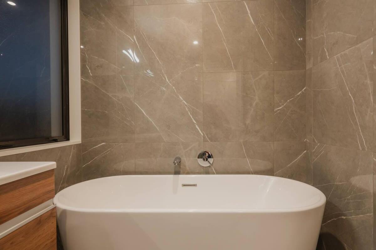 Elegant 3Br Home On Mustang Avenue クライストチャーチ エクステリア 写真